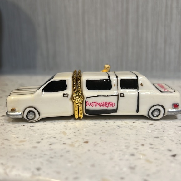 Just Married White Limousine wedding trinket box with mini bride and groom - Picture 11 of 12